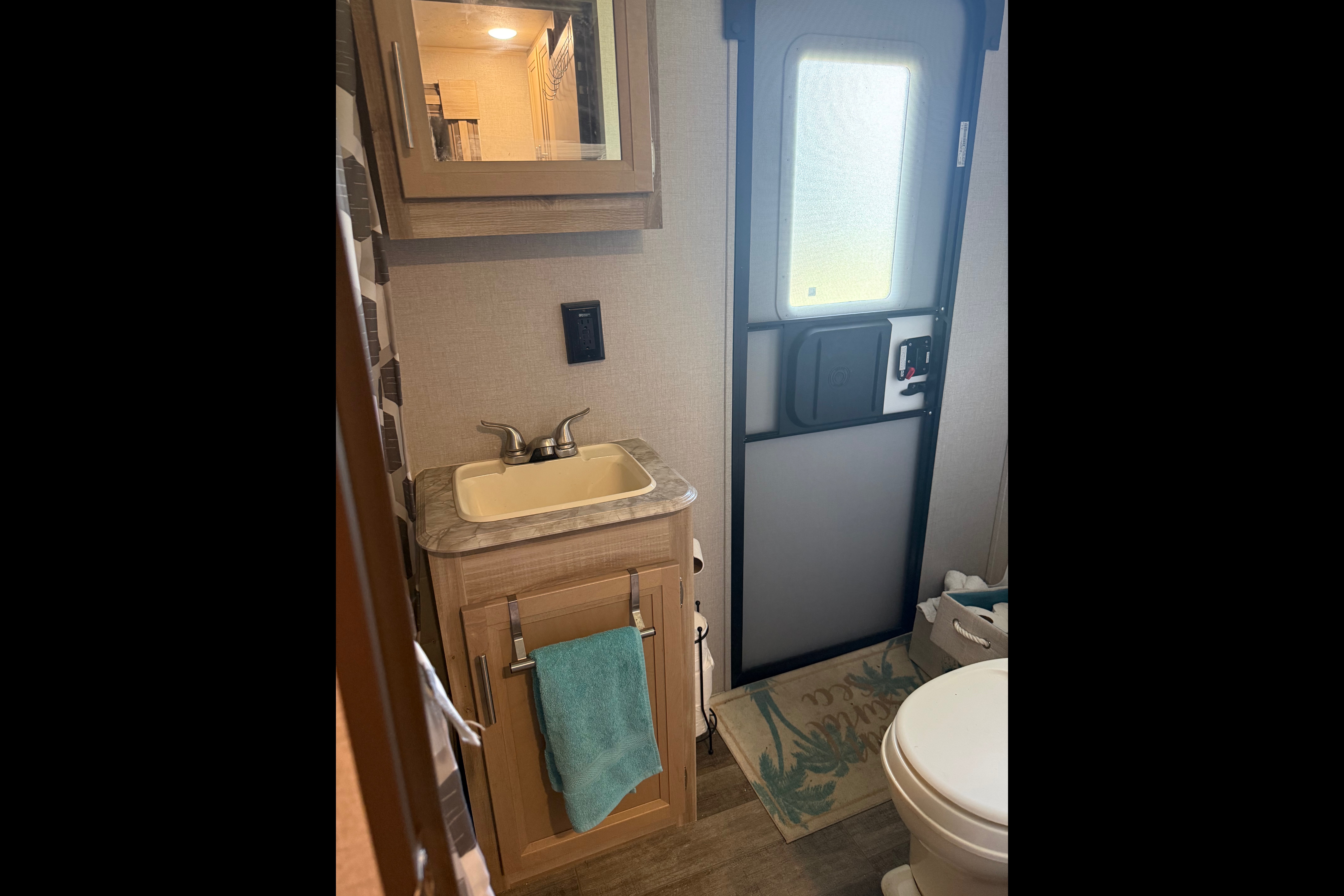 EL’S Comfy Camper