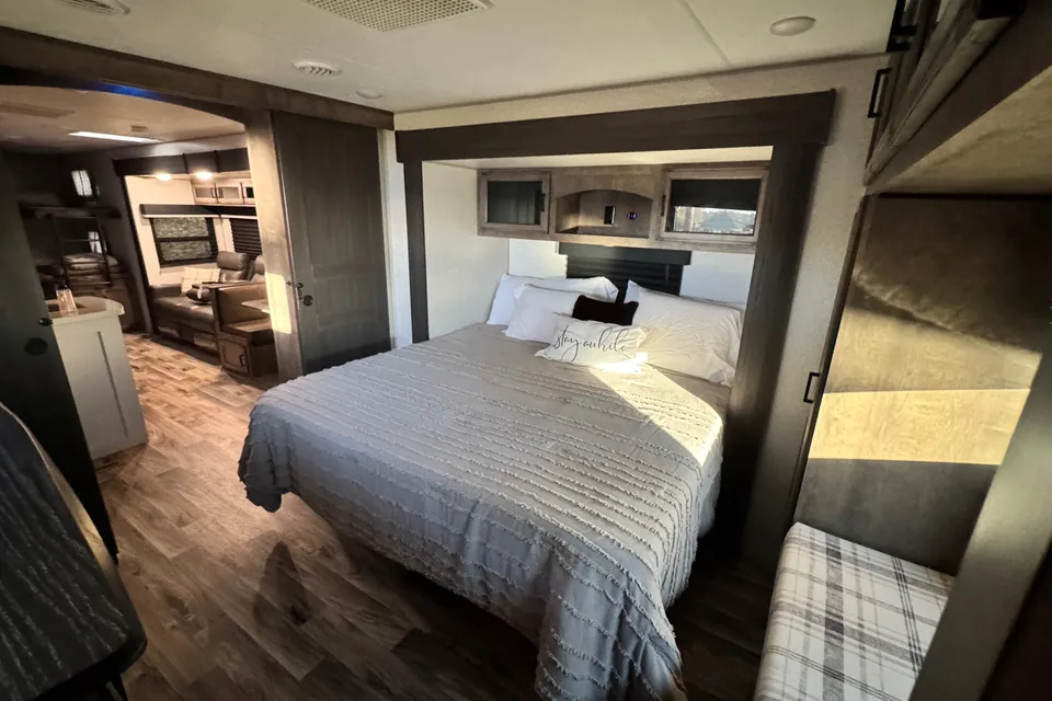 Josh's Venture RV SportTrek 312VBH Travel Trailer