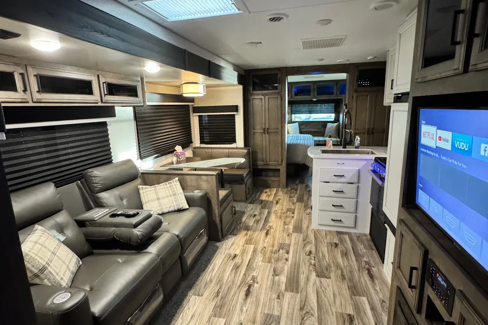 Josh's Venture RV SportTrek 312VBH Travel Trailer