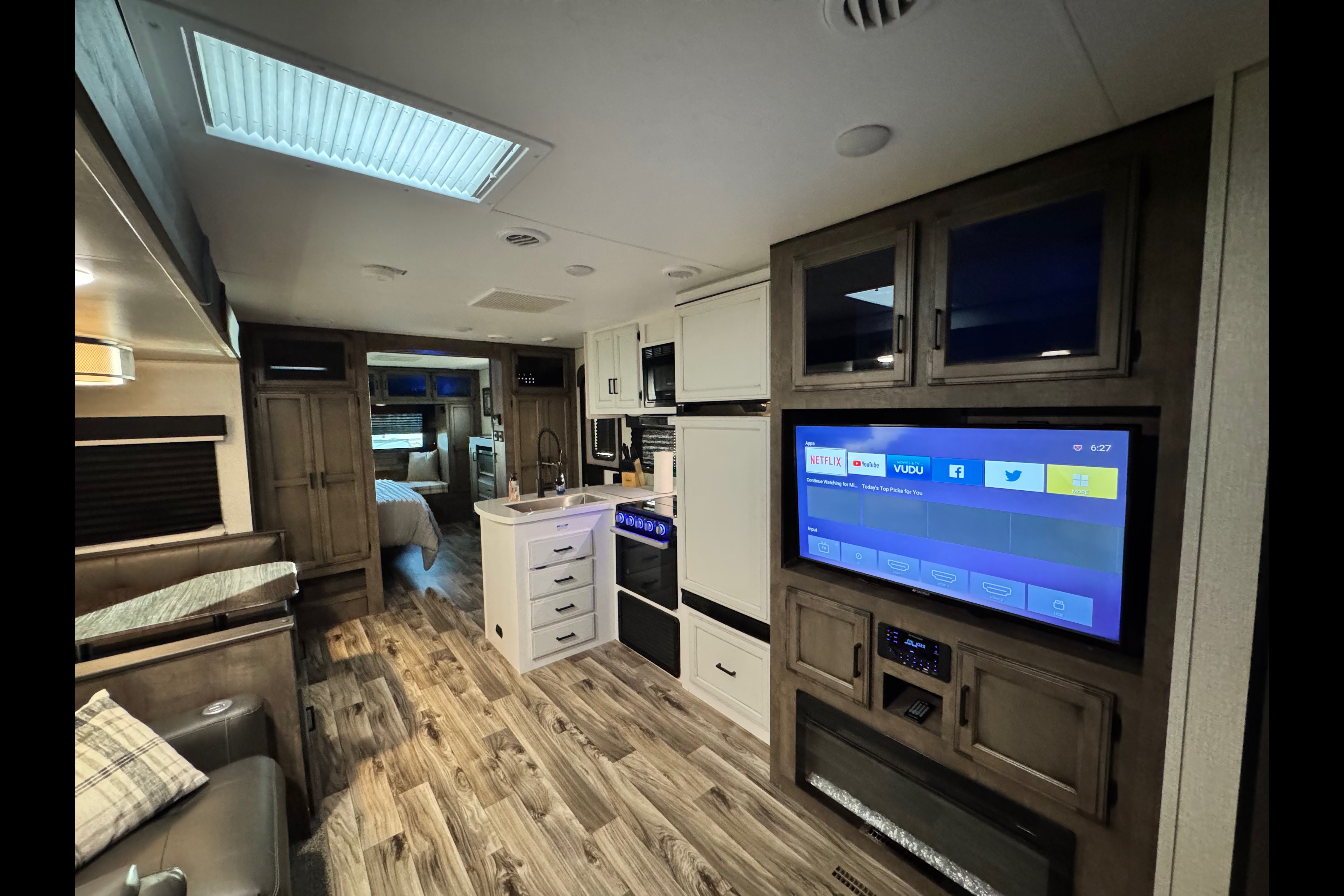Josh's Venture RV SportTrek 312VBH Travel Trailer
