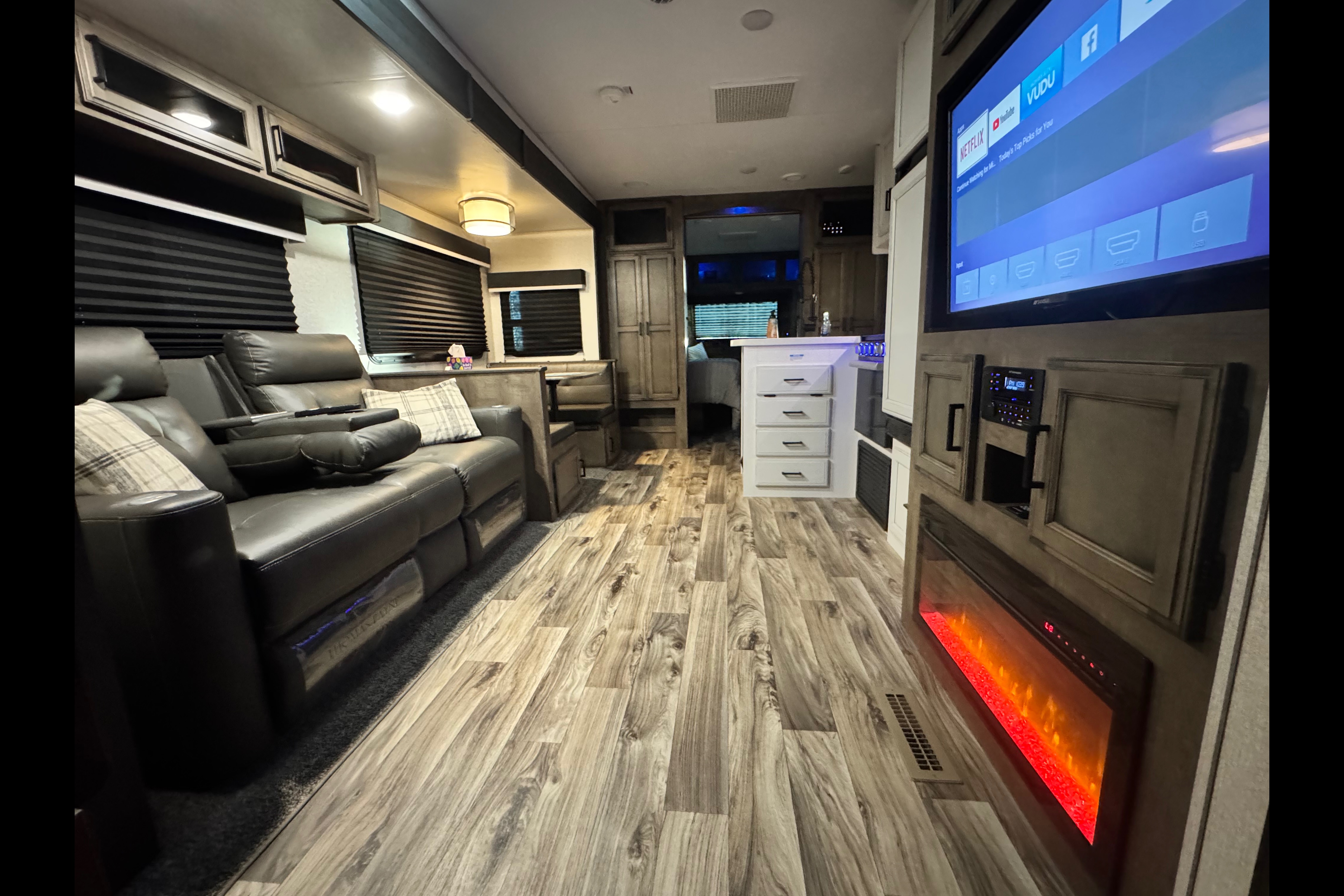 Josh's Venture RV SportTrek 312VBH Travel Trailer