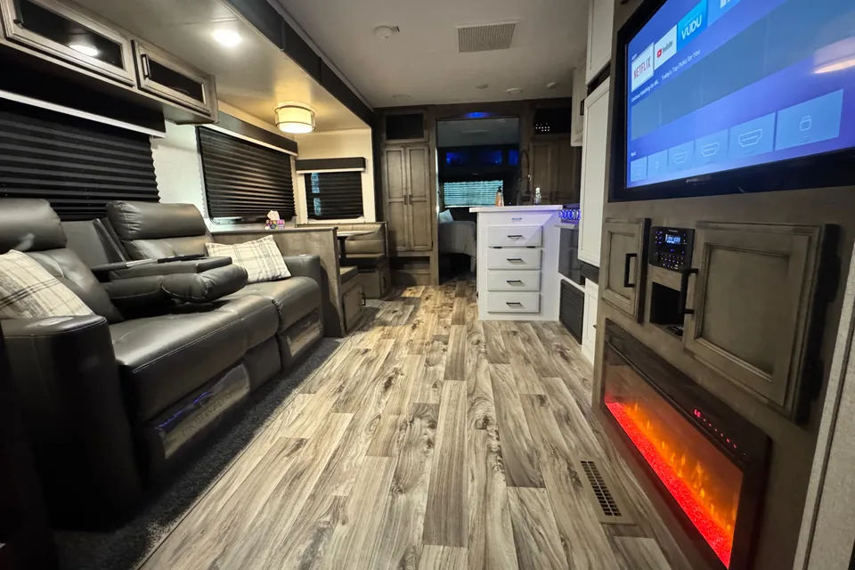 Josh's Venture RV SportTrek 312VBH Travel Trailer