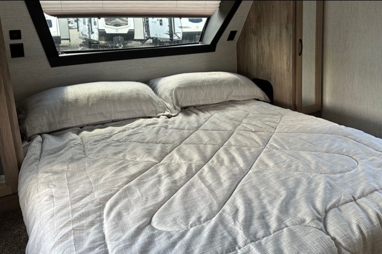 Palomino Solaire Travel Trailer