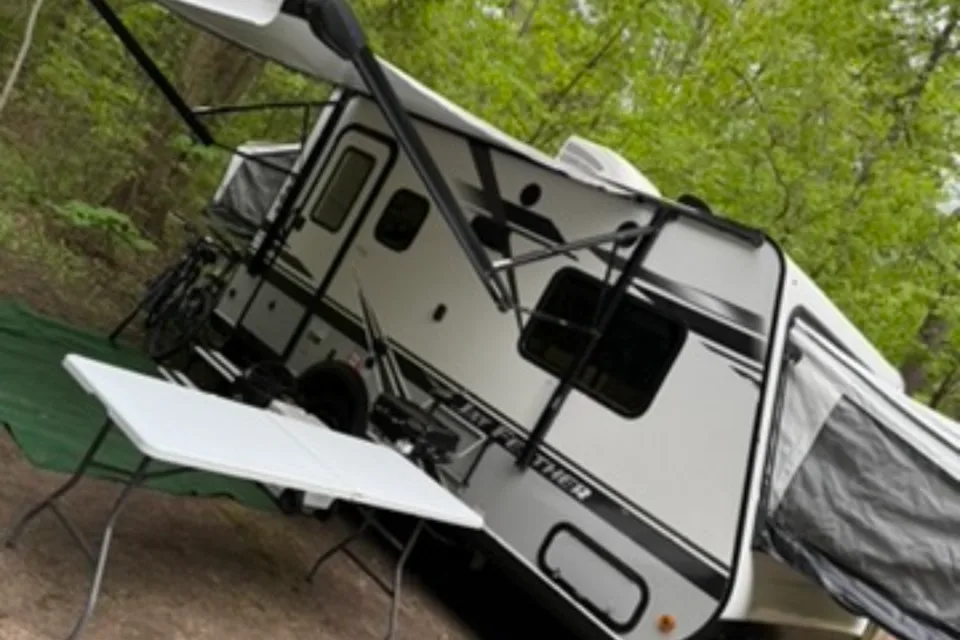 Carleigh's Jayco Jay Feather Hybrid