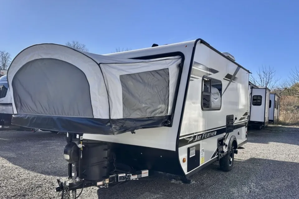 Carleigh's Jayco Jay Feather Hybrid
