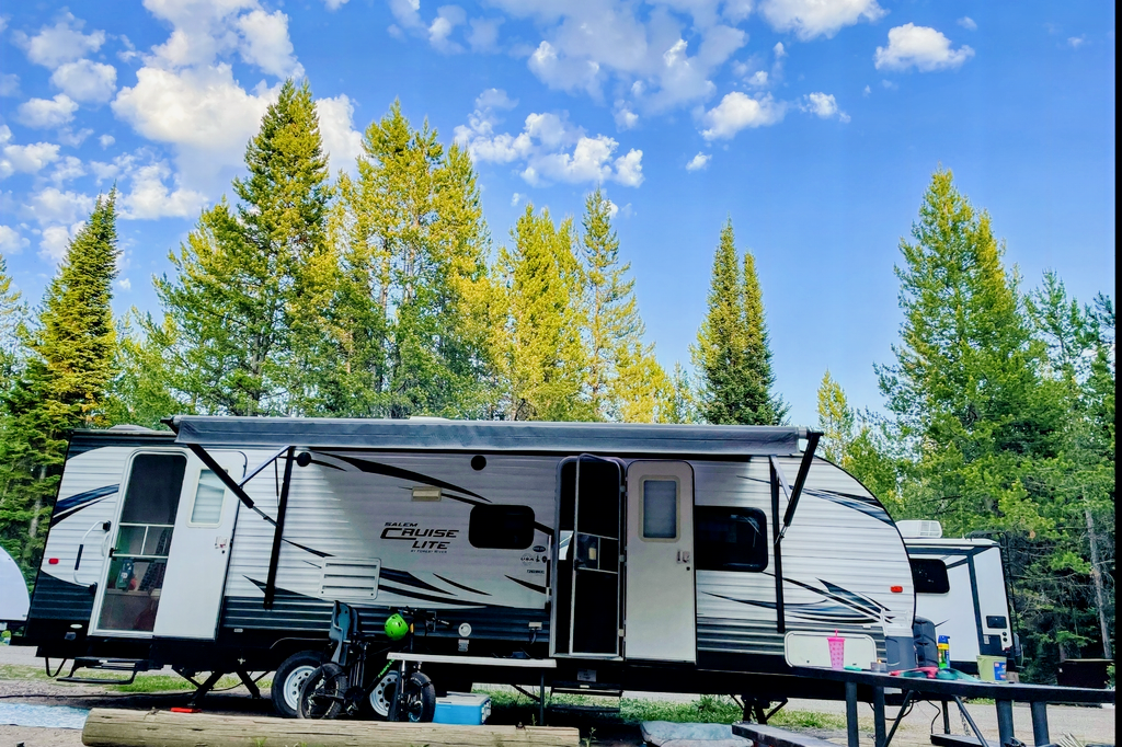 Glamp Life 26 Ft Travel Trailer with Big Bunks