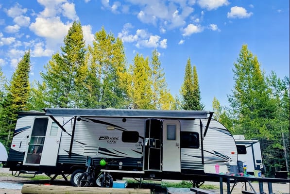 Glamp Life 26 Ft Travel Trailer with Big Bunks