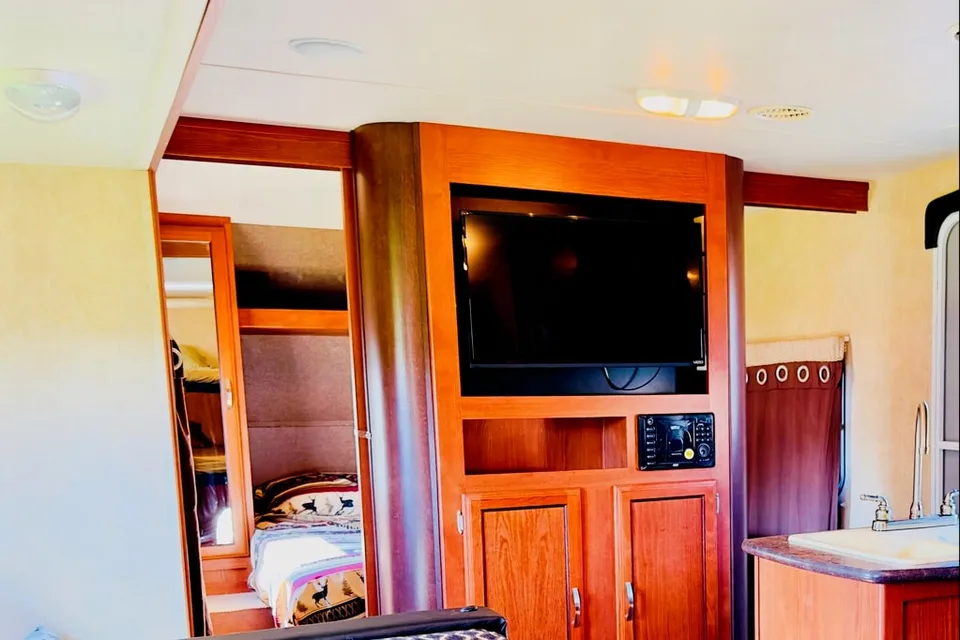 Glamp Life 26 Ft Travel Trailer with Big Bunks