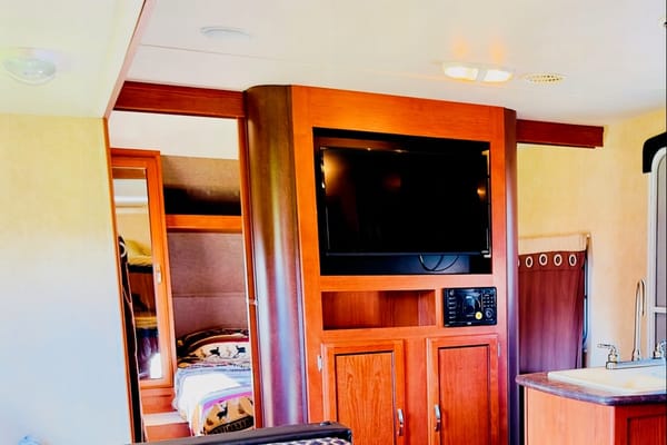 Glamp Life 26 Ft Travel Trailer with Big Bunks