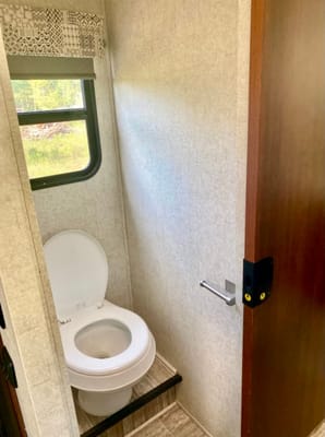 Darling Forest River Sunseeker 2420MS Ford Class C