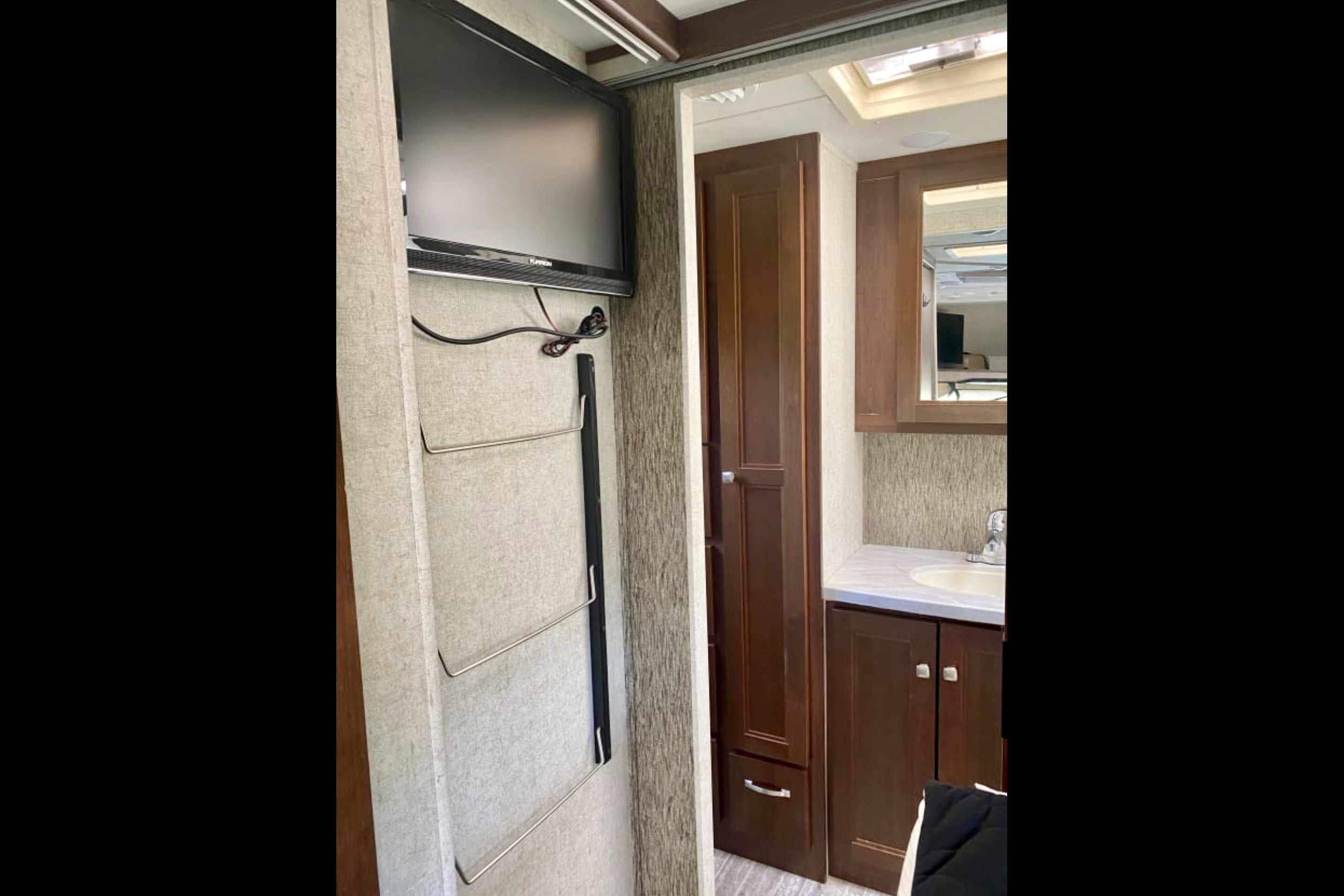 Darling Forest River Sunseeker 2420MS Ford Class C
