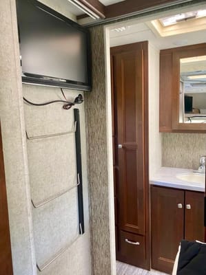 Darling Forest River Sunseeker 2420MS Ford Class C