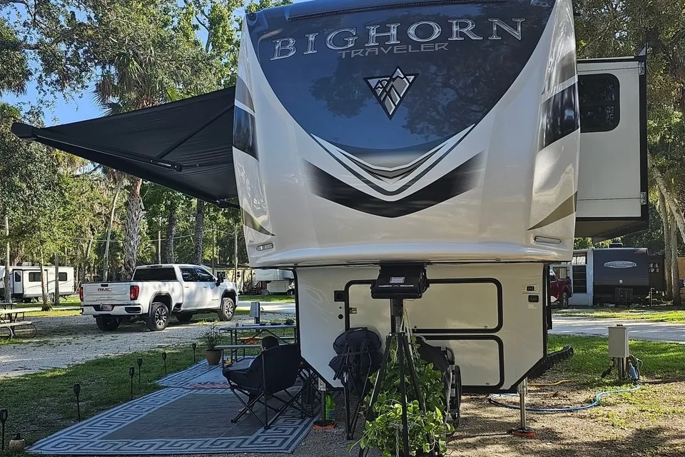 🌄 5th Wheel Camper Rental, Where Comfort Meets Adventure