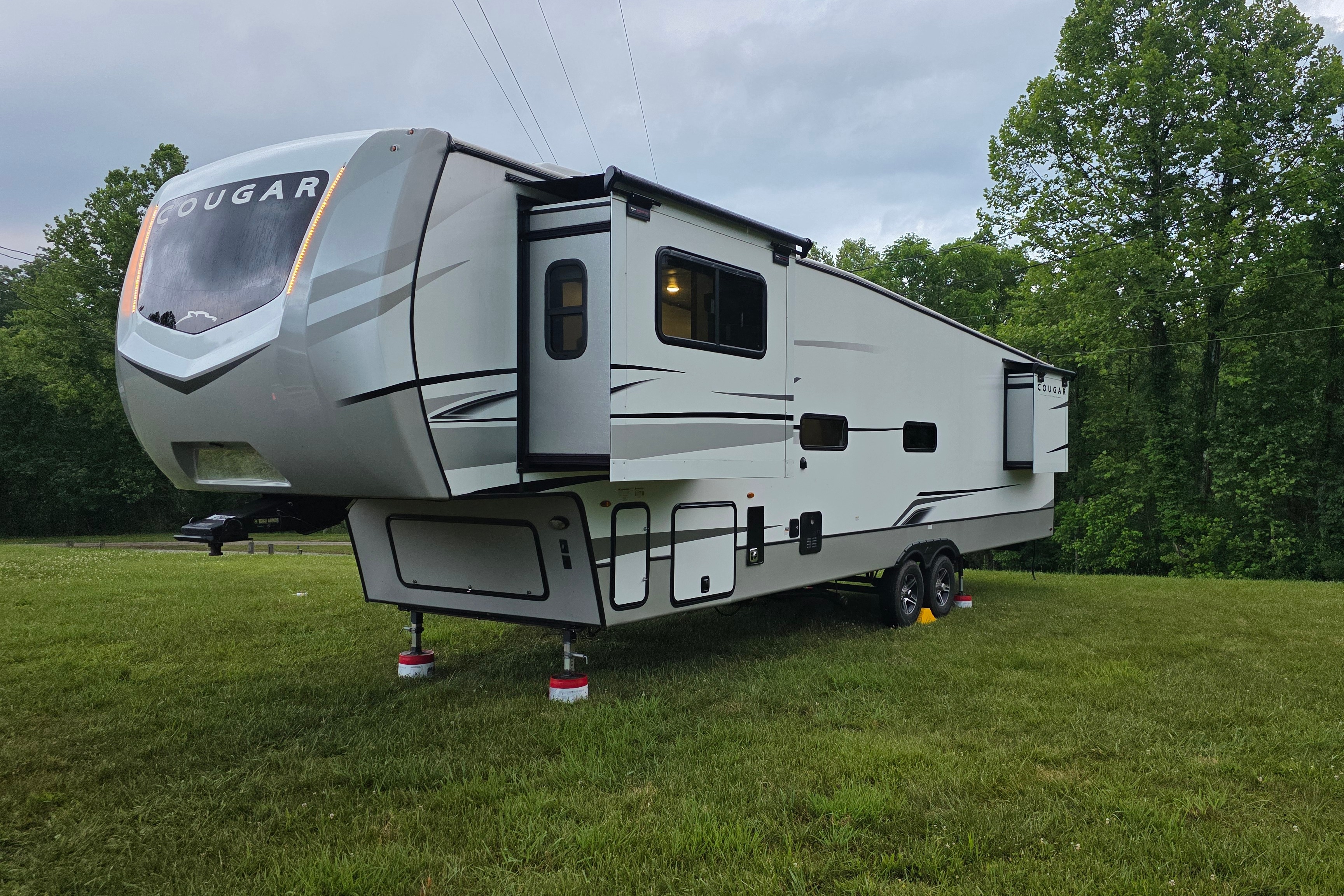 Billy Jack's Keystone Cougar 354FLS Fifth Wheel