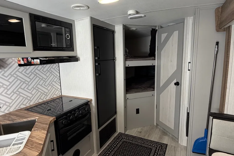 Amazing Heartland North Trail Lite 24BHS | Easy Tow | King Bed Private Room | Outdoor Grill