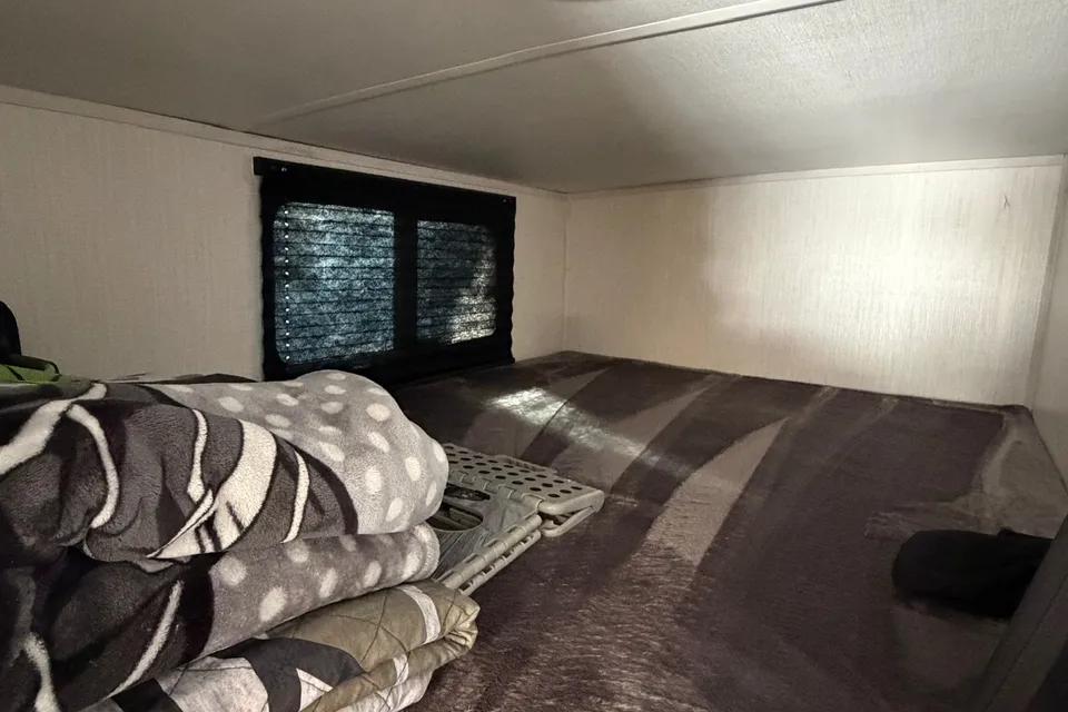 Amazing Heartland North Trail Lite 24BHS | Easy Tow | King Bed Private Room | Outdoor Grill