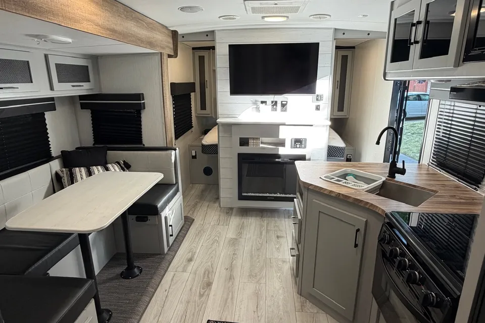 Amazing Heartland North Trail Lite 24BHS | Easy Tow | King Bed Private Room | Outdoor Grill