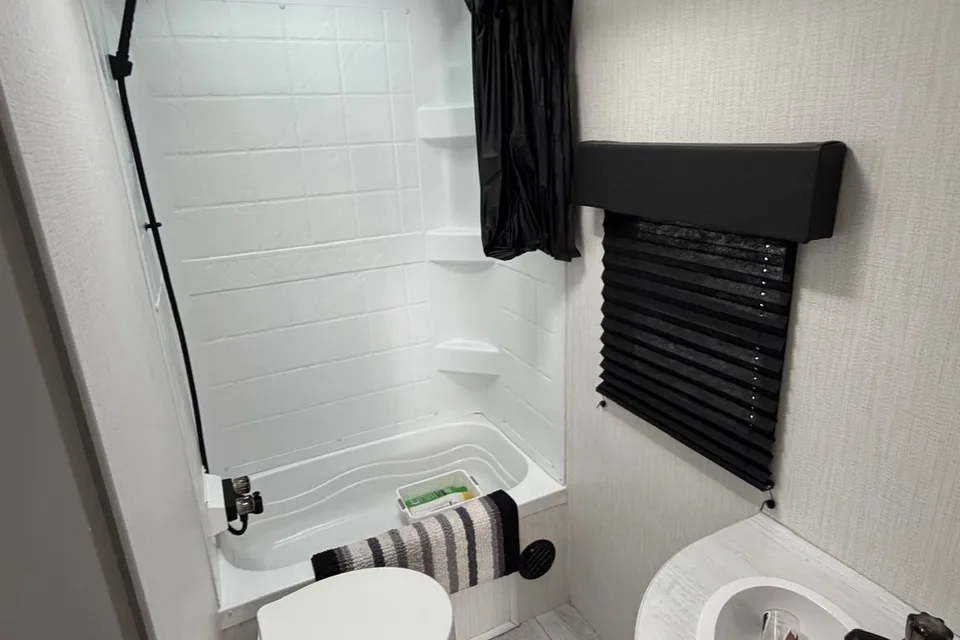 Amazing Heartland North Trail Lite 24BHS | Easy Tow | King Bed Private Room | Outdoor Grill