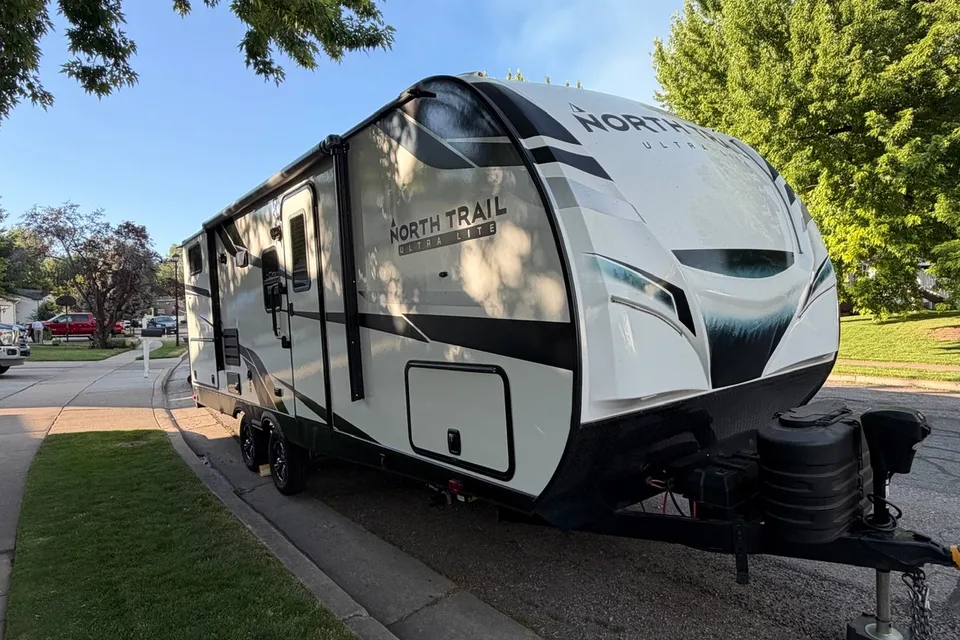 Amazing Heartland North Trail Lite 24BHS | Easy Tow | King Bed Private Room | Outdoor Grill