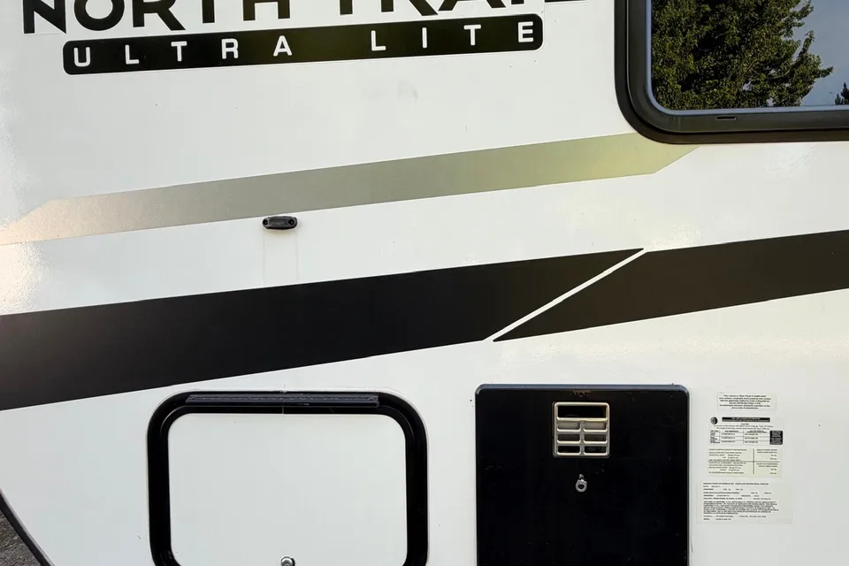 Amazing Heartland North Trail Lite 24BHS | Easy Tow | King Bed Private Room | Outdoor Grill
