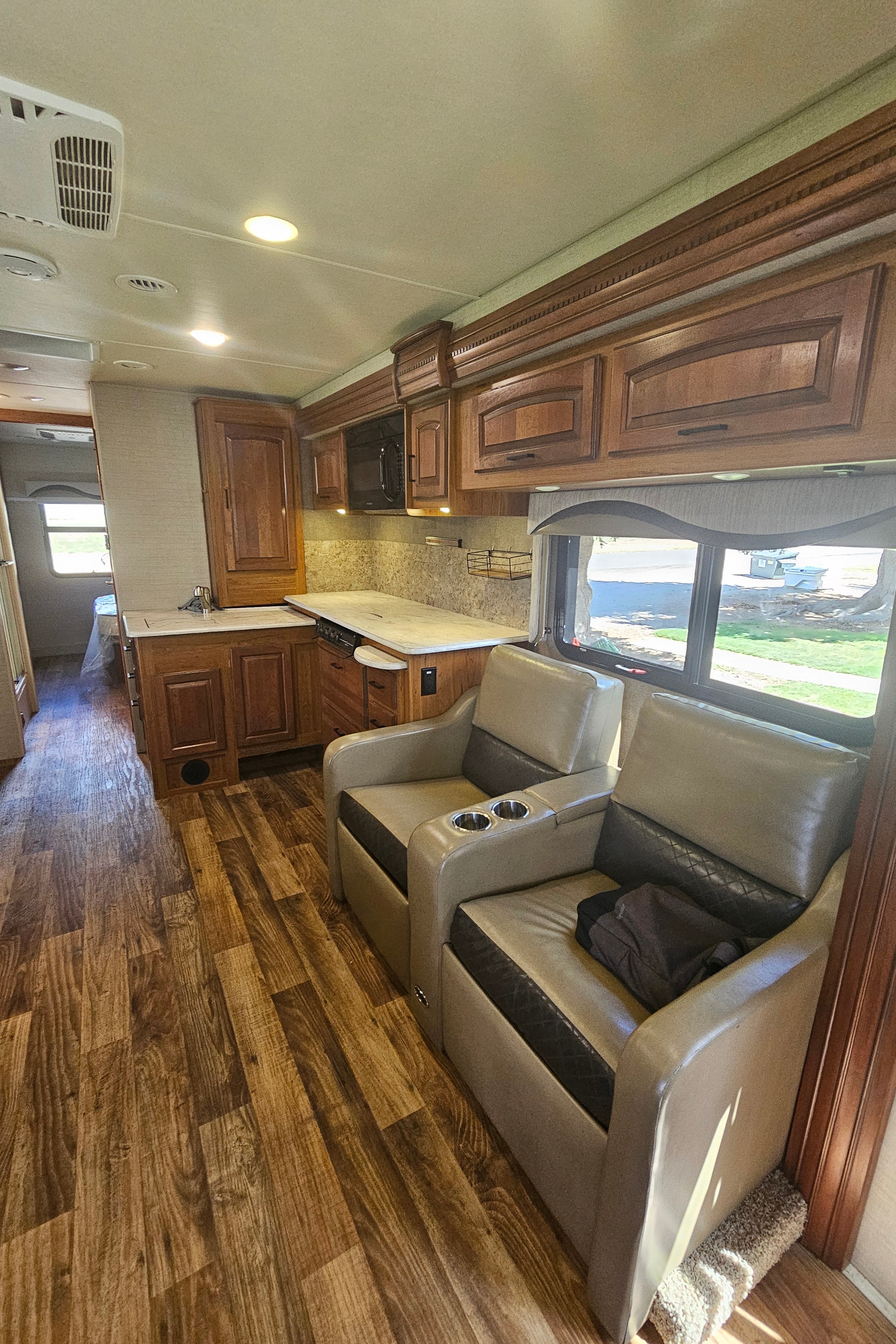 Alberto's Jayco 31 UL Class A