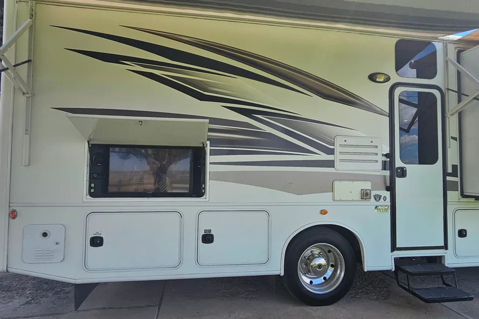Alberto's Jayco 31 UL Class A