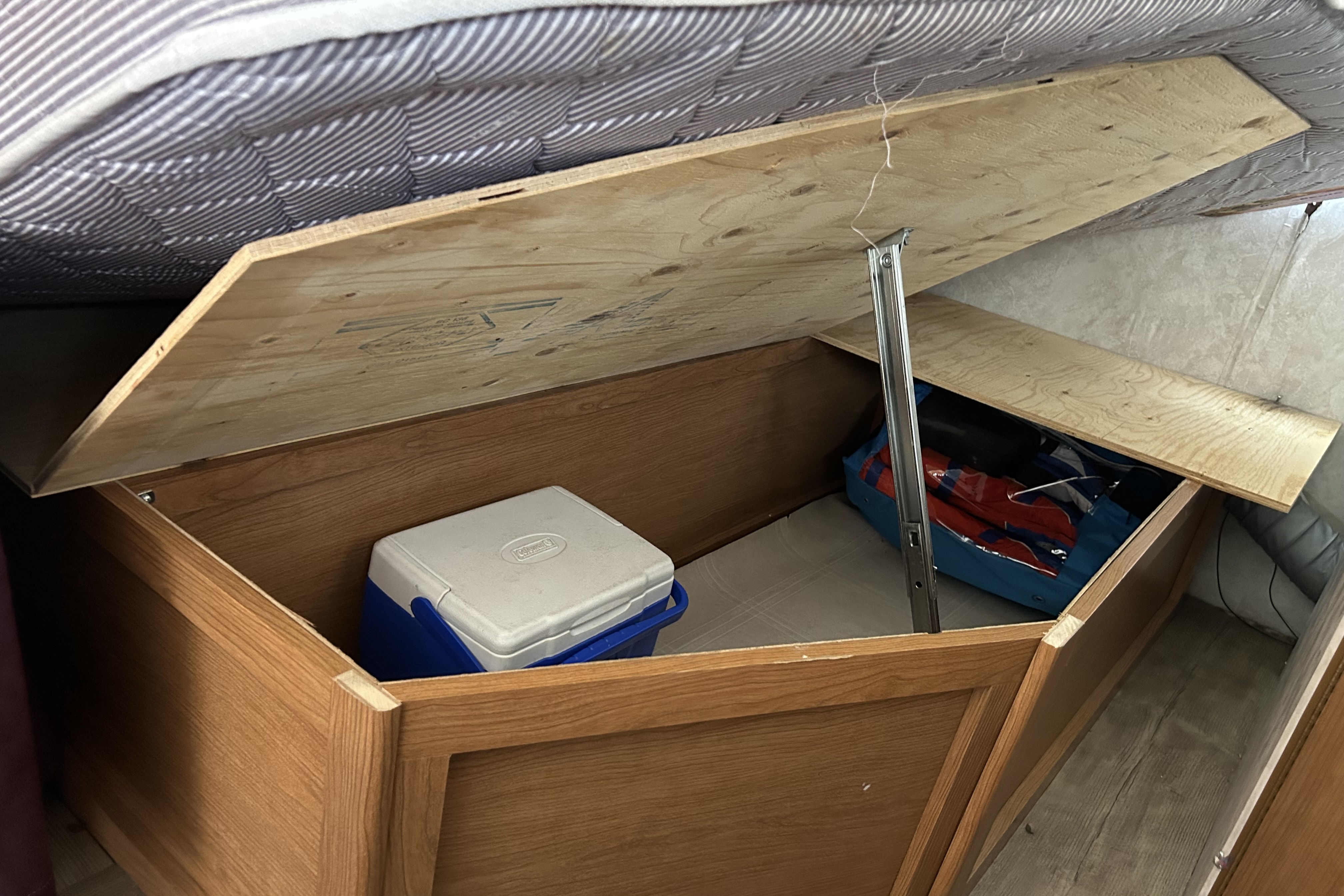 Daves 25' FunSeeking Motorhome