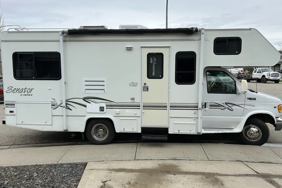 Daves 25' FunSeeking Motorhome