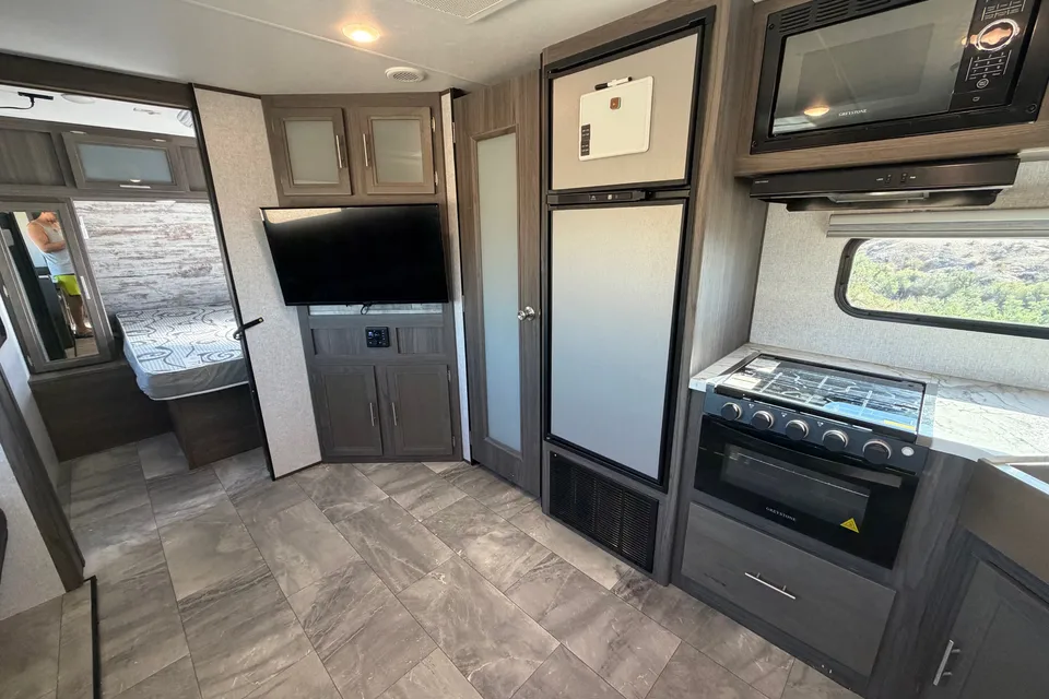 32’ LONDON BRIDGE BUNKWAGON