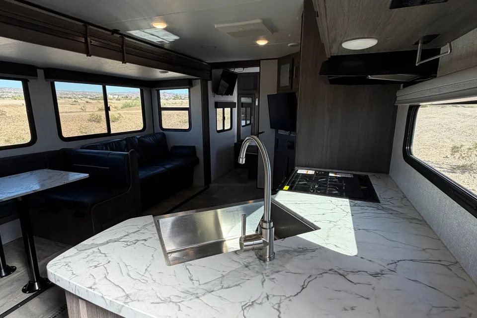 32’ LONDON BRIDGE BUNKWAGON