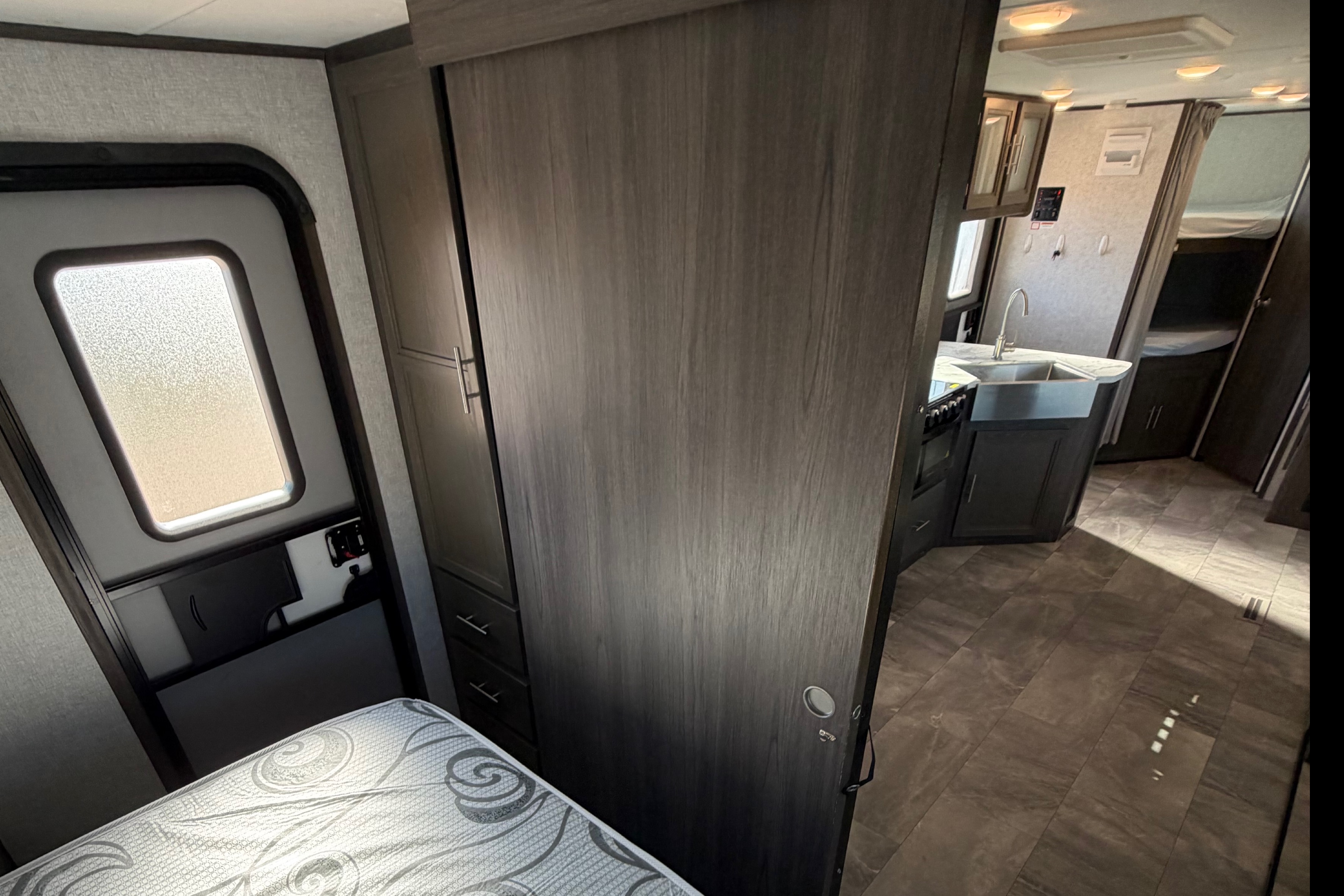 32’ LONDON BRIDGE BUNKWAGON