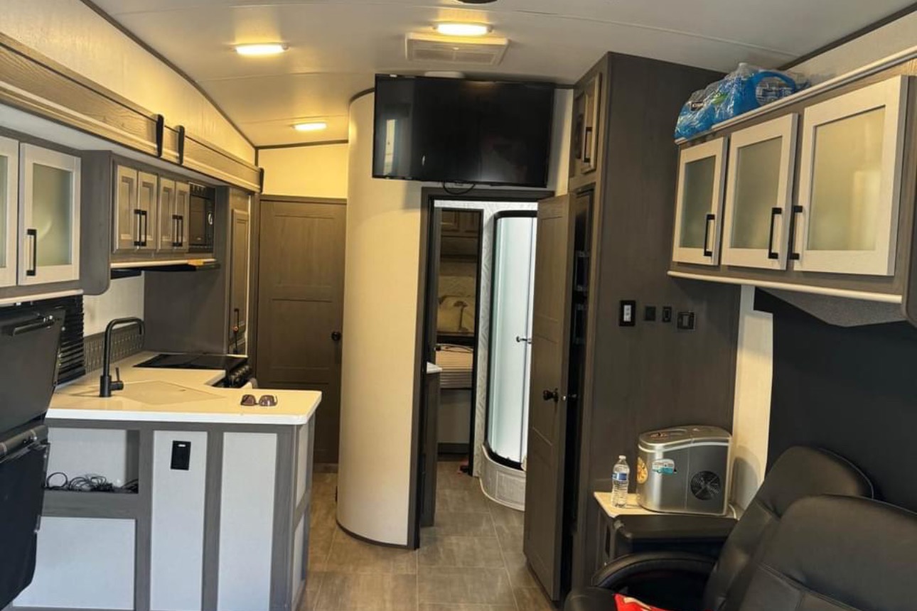 Ruiz Family Cruiser RV Stryker Toy Hauler