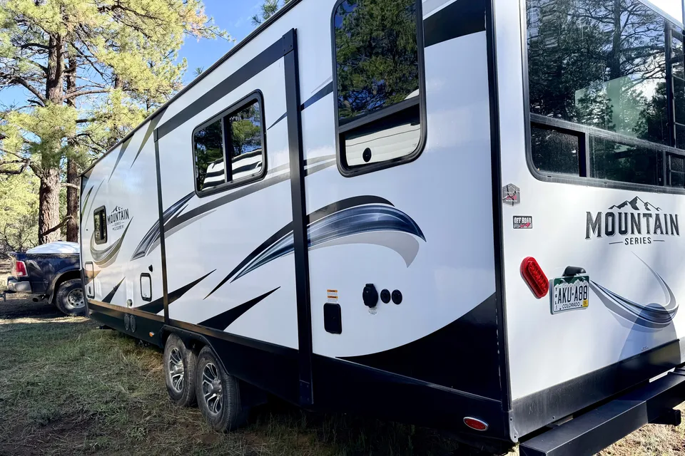 Outdoors RV Mountain 25RDS Travel Trailer