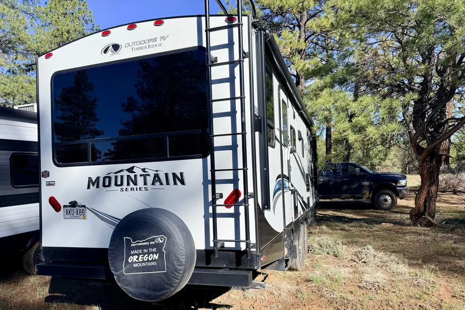Outdoors RV Mountain 25RDS Travel Trailer