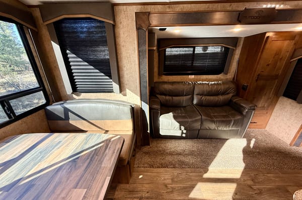Outdoors RV Mountain 25RDS Travel Trailer