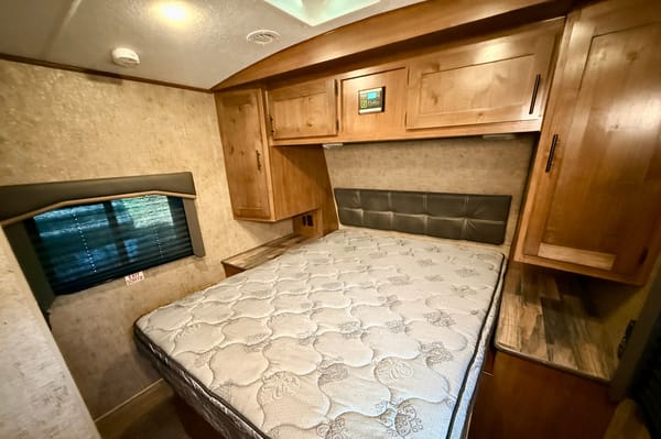 Outdoors RV Mountain 25RDS Travel Trailer