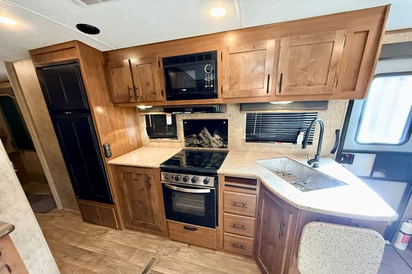 Outdoors RV Mountain 25RDS Travel Trailer