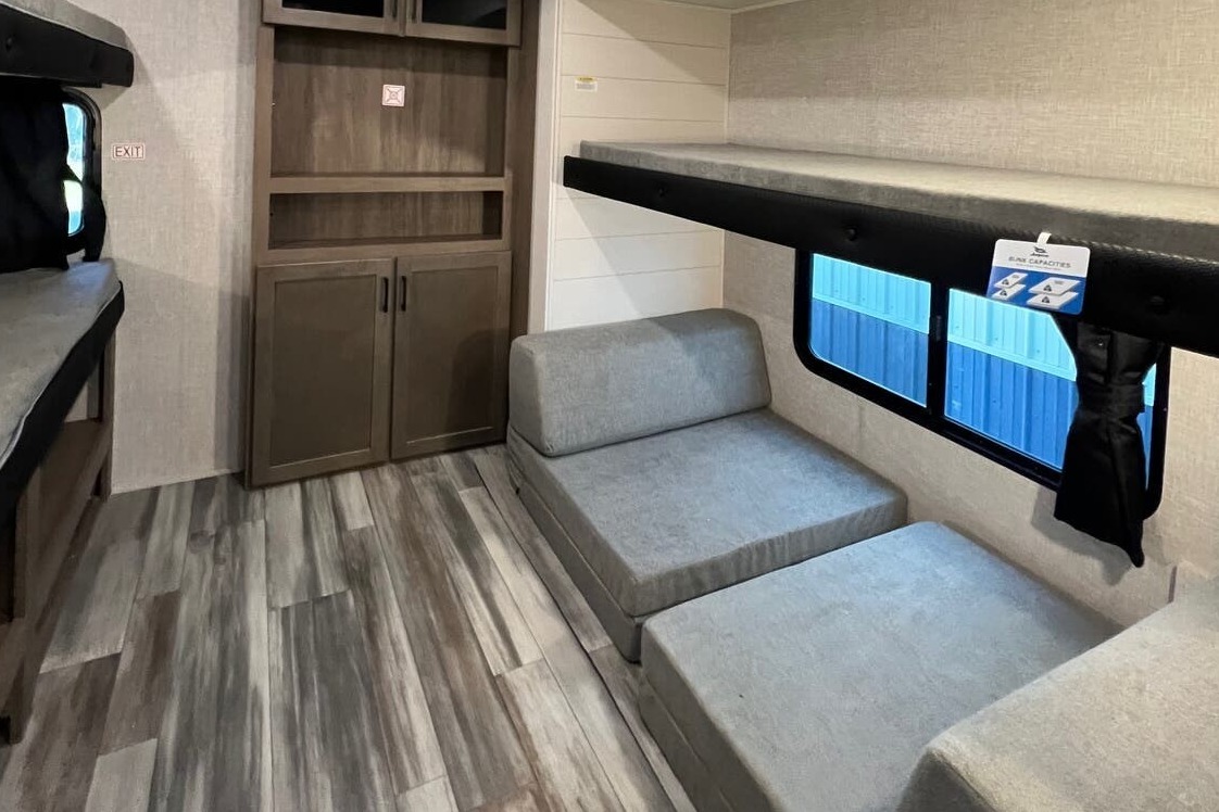 2025 BRAND NEW! Jayco Jay Flight SLX 321BDS