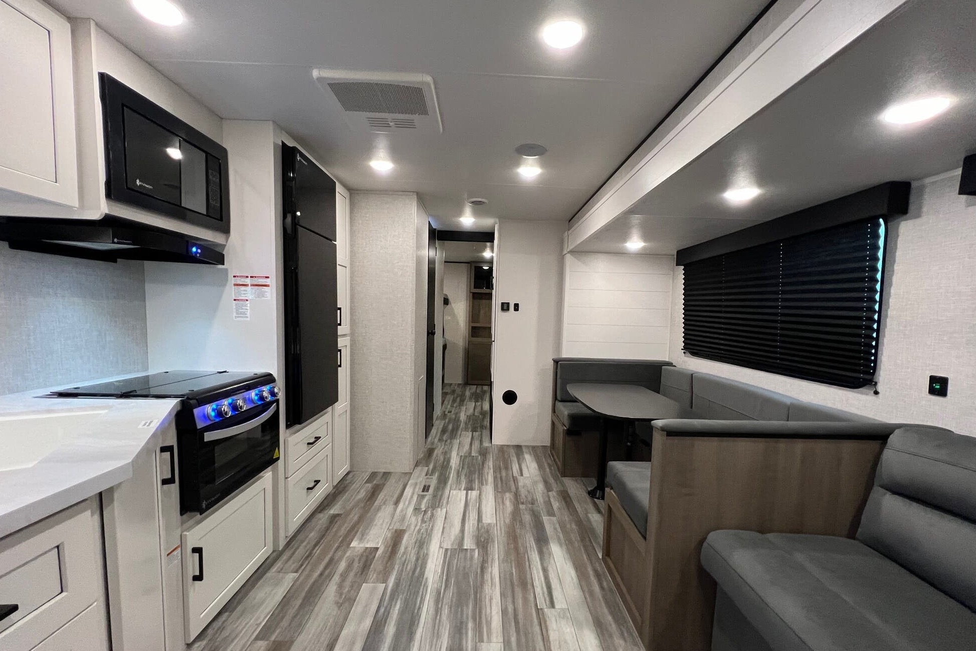 2025 BRAND NEW! Jayco Jay Flight SLX 321BDS