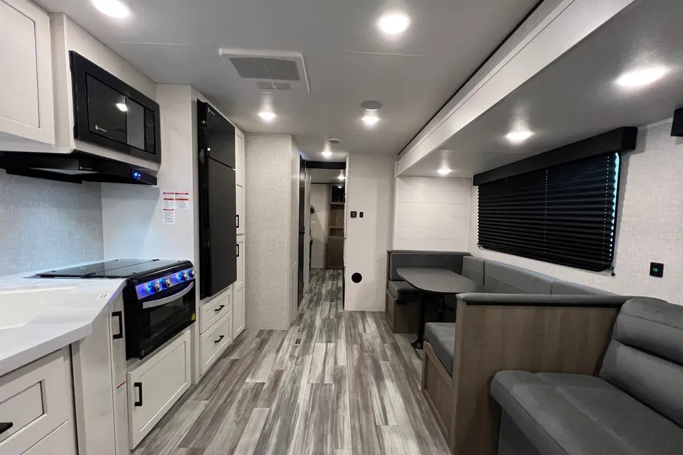 2025 BRAND NEW! Jayco Jay Flight SLX 321BDS