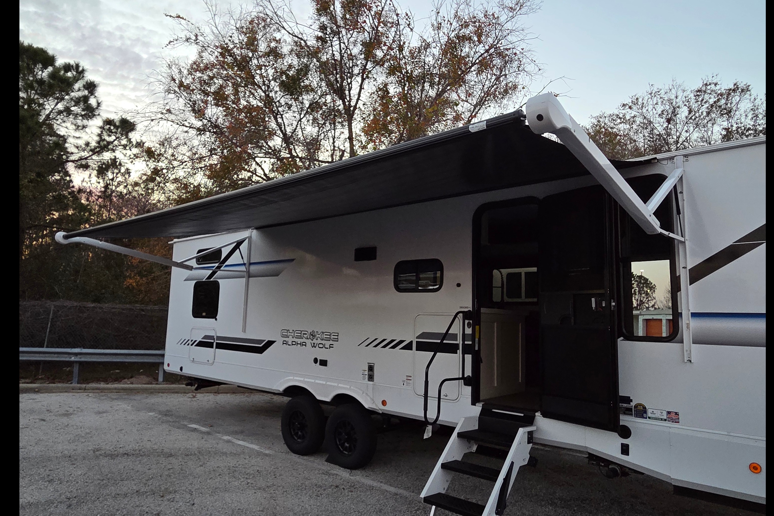 Forest River Alpha Wolf 280QBS-L Travel Trailer SHS01