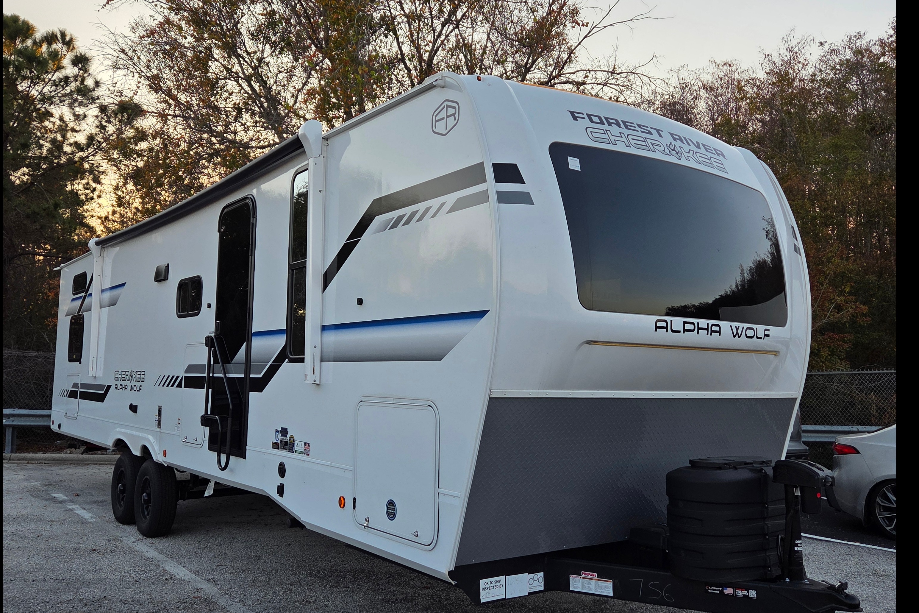 Forest River Alpha Wolf 280QBS-L Travel Trailer SHS01