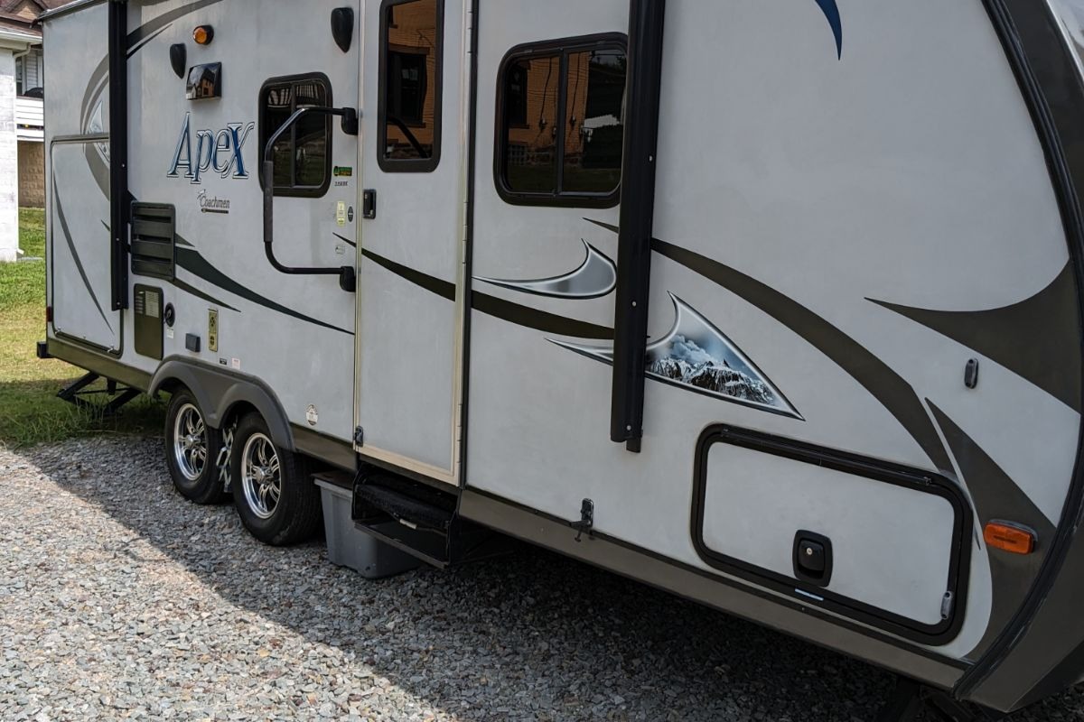 Dale's Coachmen 215 RBK Travel Trailer