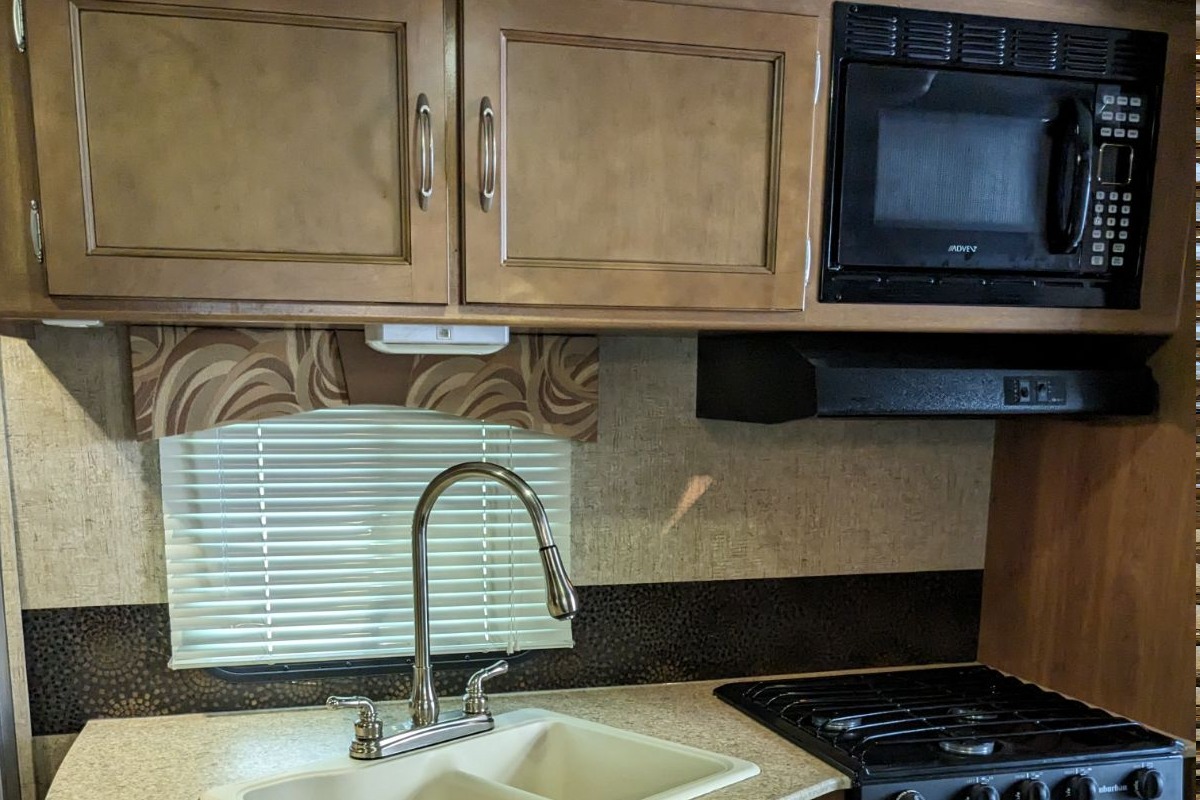 Dale's Coachmen 215 RBK Travel Trailer