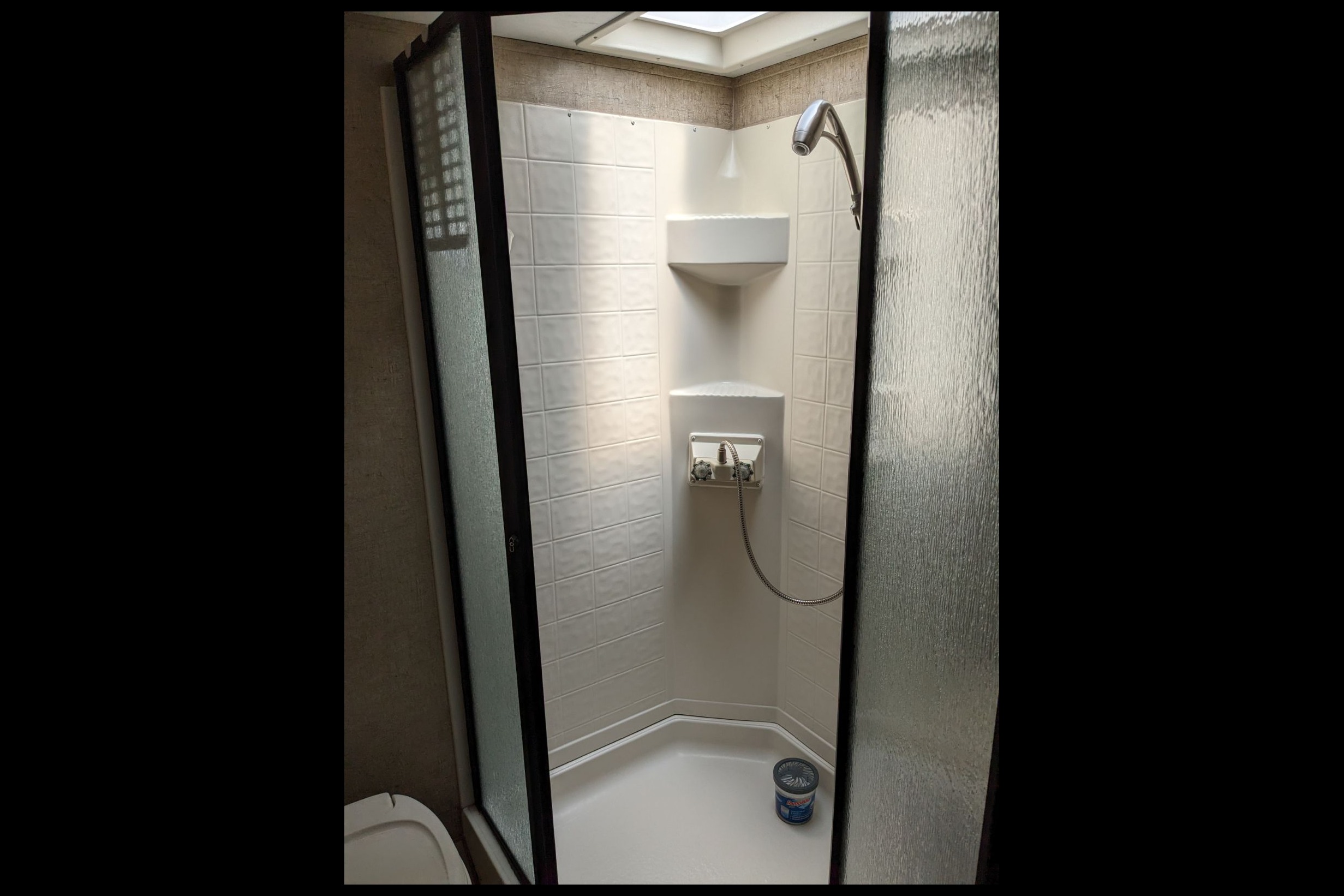 Dale's Coachmen 215 RBK Travel Trailer