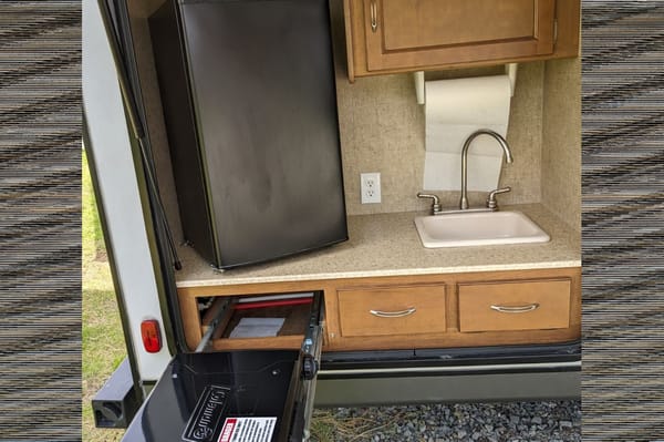 Dale's Coachmen 215 RBK Travel Trailer