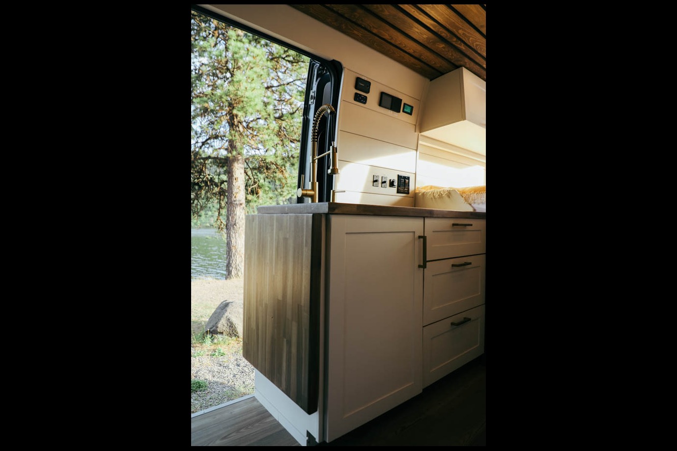 ⚡️Gorgeous Camper Van | Easy Drive | Solar 🌞 Instagram Worthy