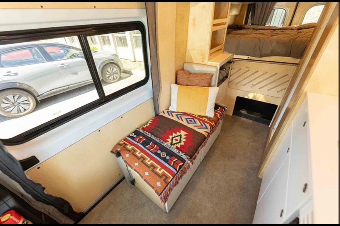Jonathan's Vanlife Elya 