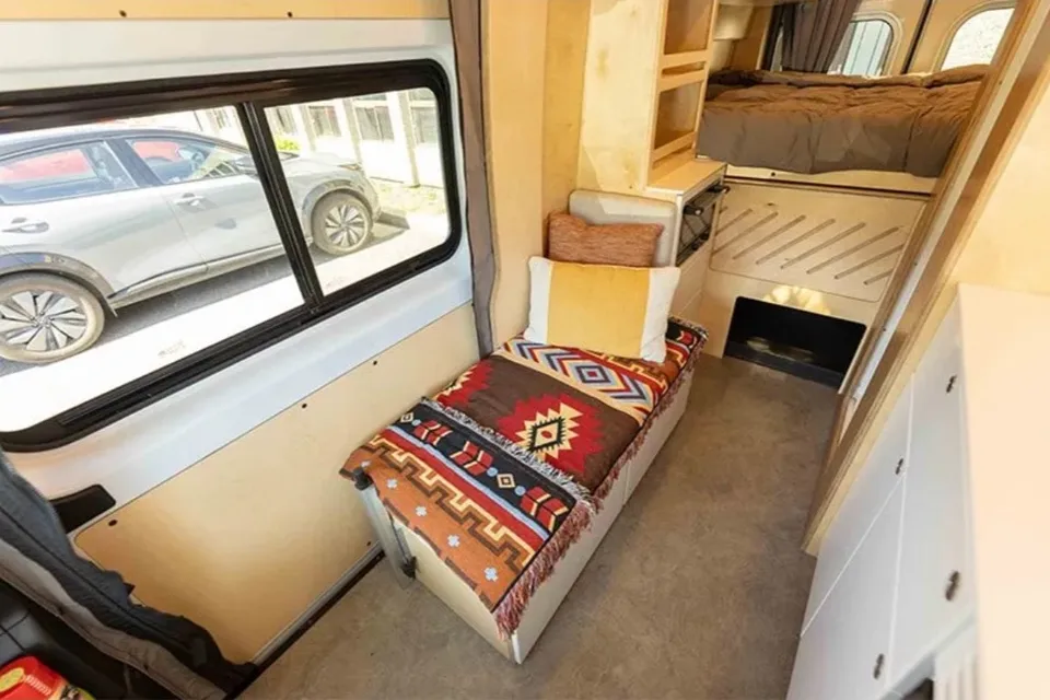 Jonathan's Vanlife Elya 