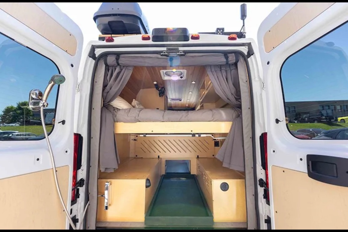 Jonathan's Vanlife Elya 